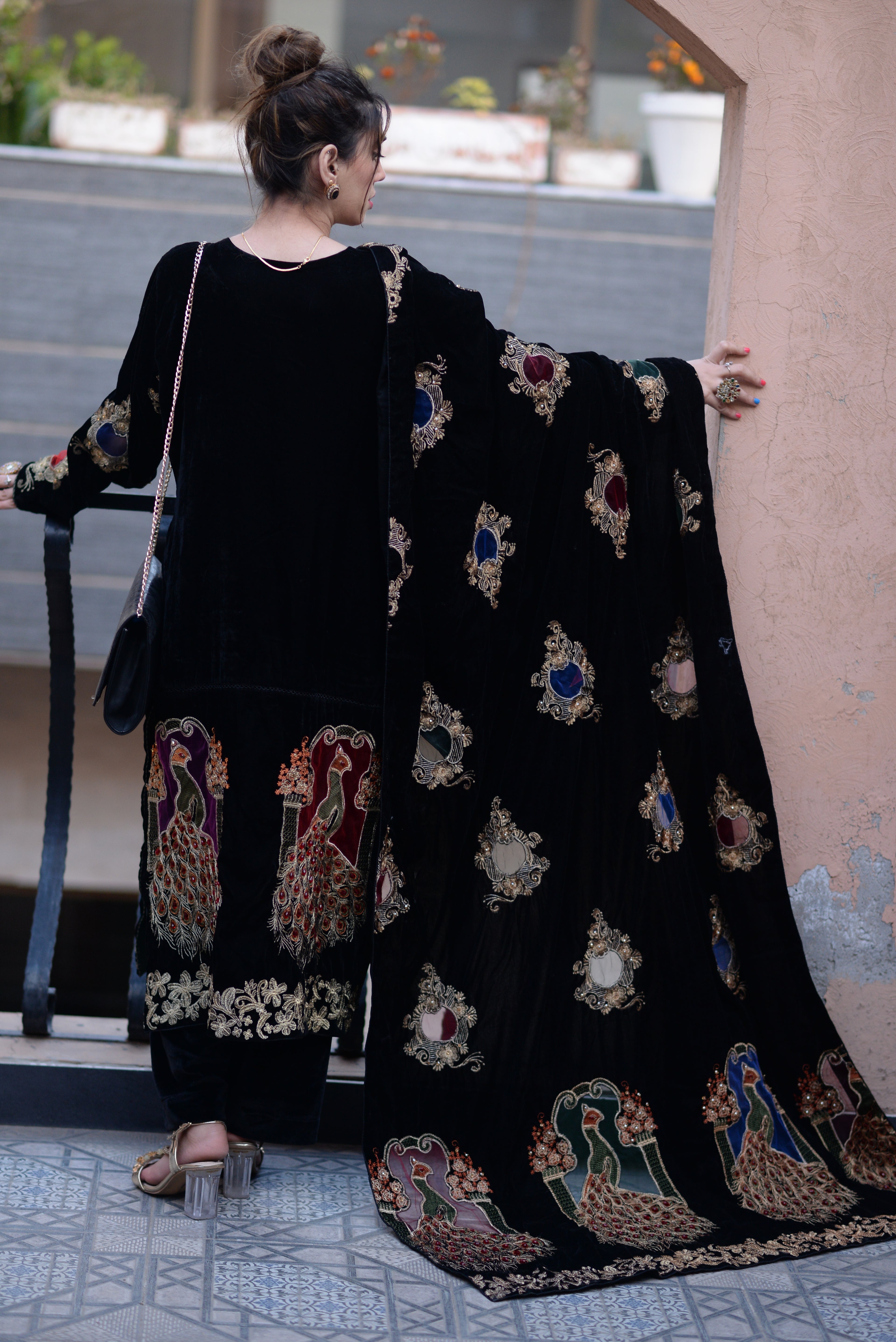 Velvet shawl